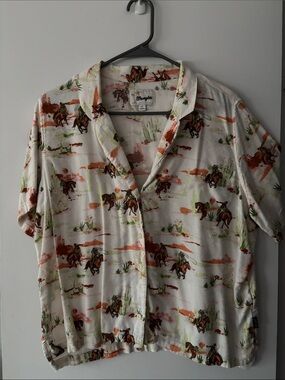 Wrangler White Short-Sleeve Western Print Shirt with Rust & Green Accents